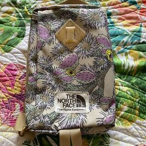 The North Face FIELD BAG -sling style Cactus print SOLD OUT🌸